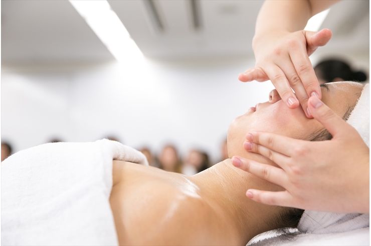 小顔マッサージ